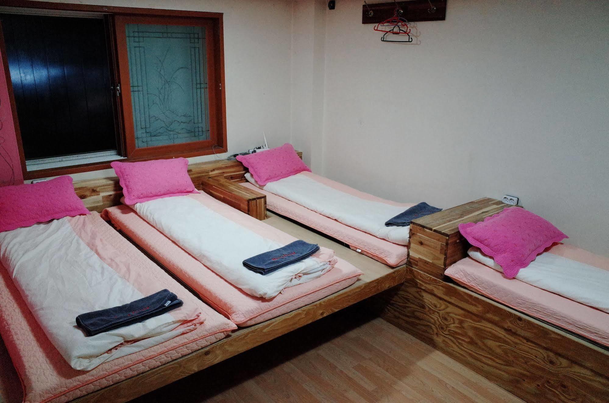 Bong Backpackers Hostel Seoel Buitenkant foto