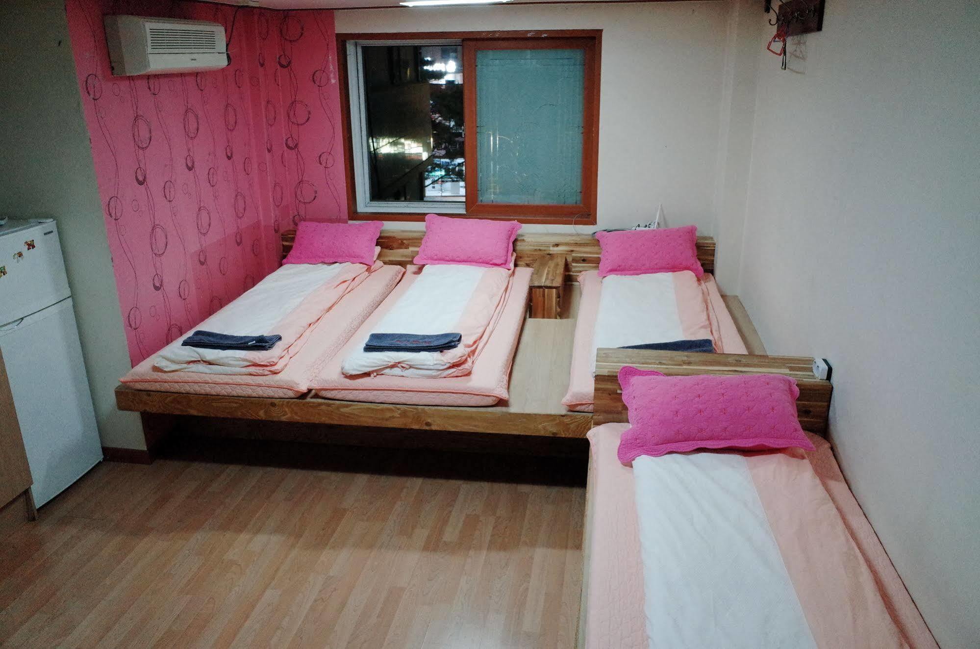 Bong Backpackers Hostel Seoel Buitenkant foto