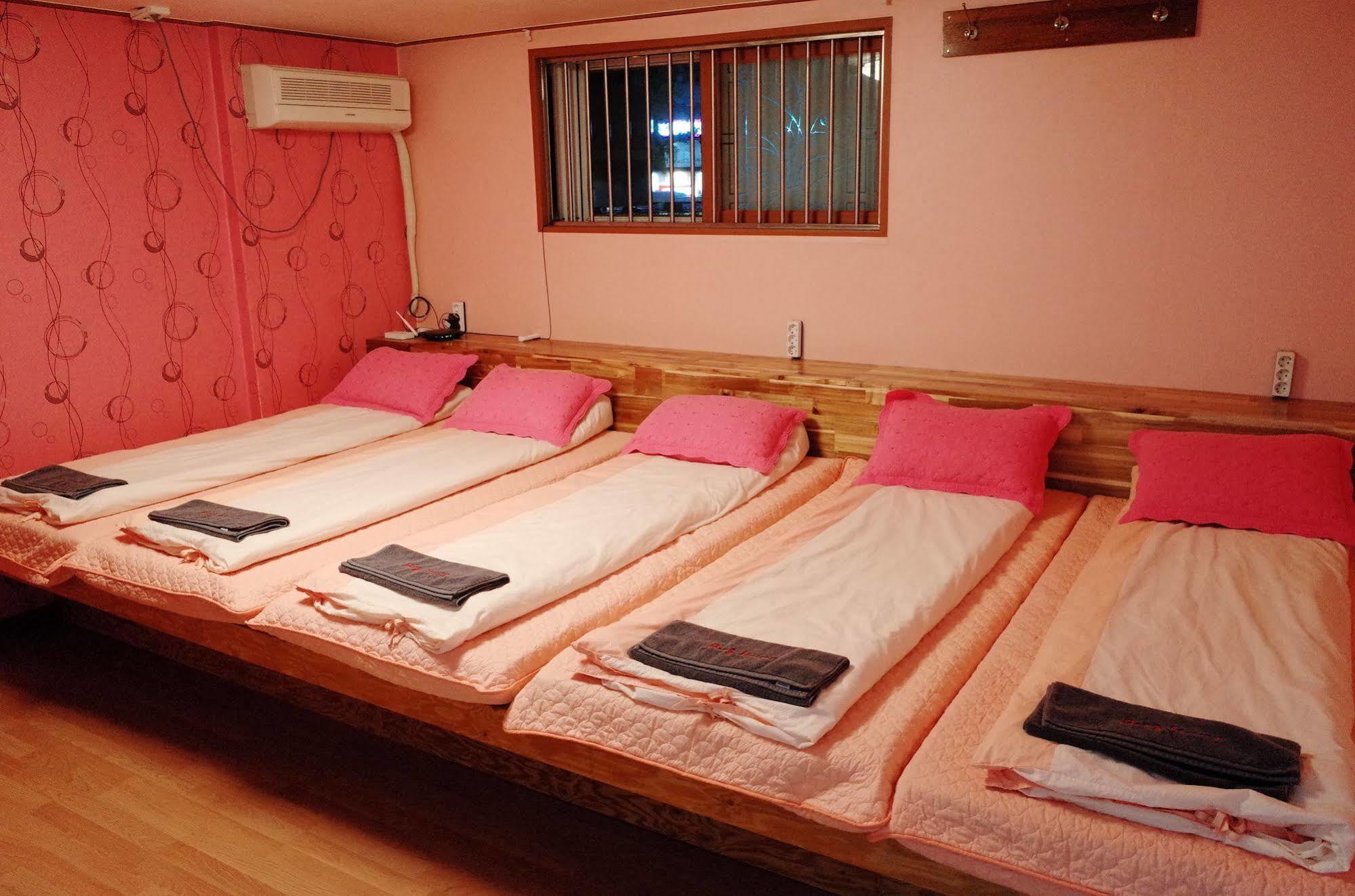 Bong Backpackers Hostel Seoel Buitenkant foto
