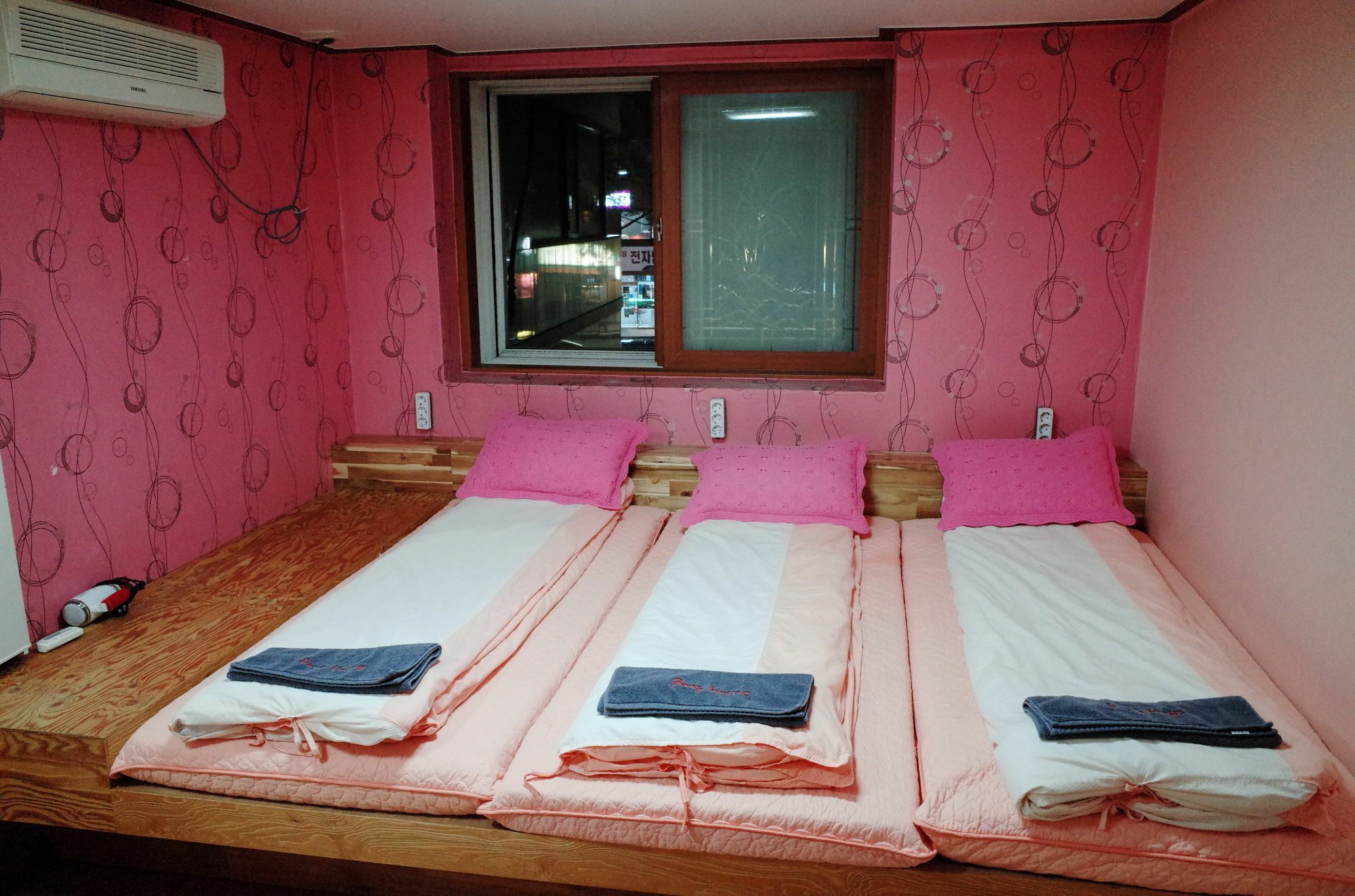 Bong Backpackers Hostel Seoel Buitenkant foto